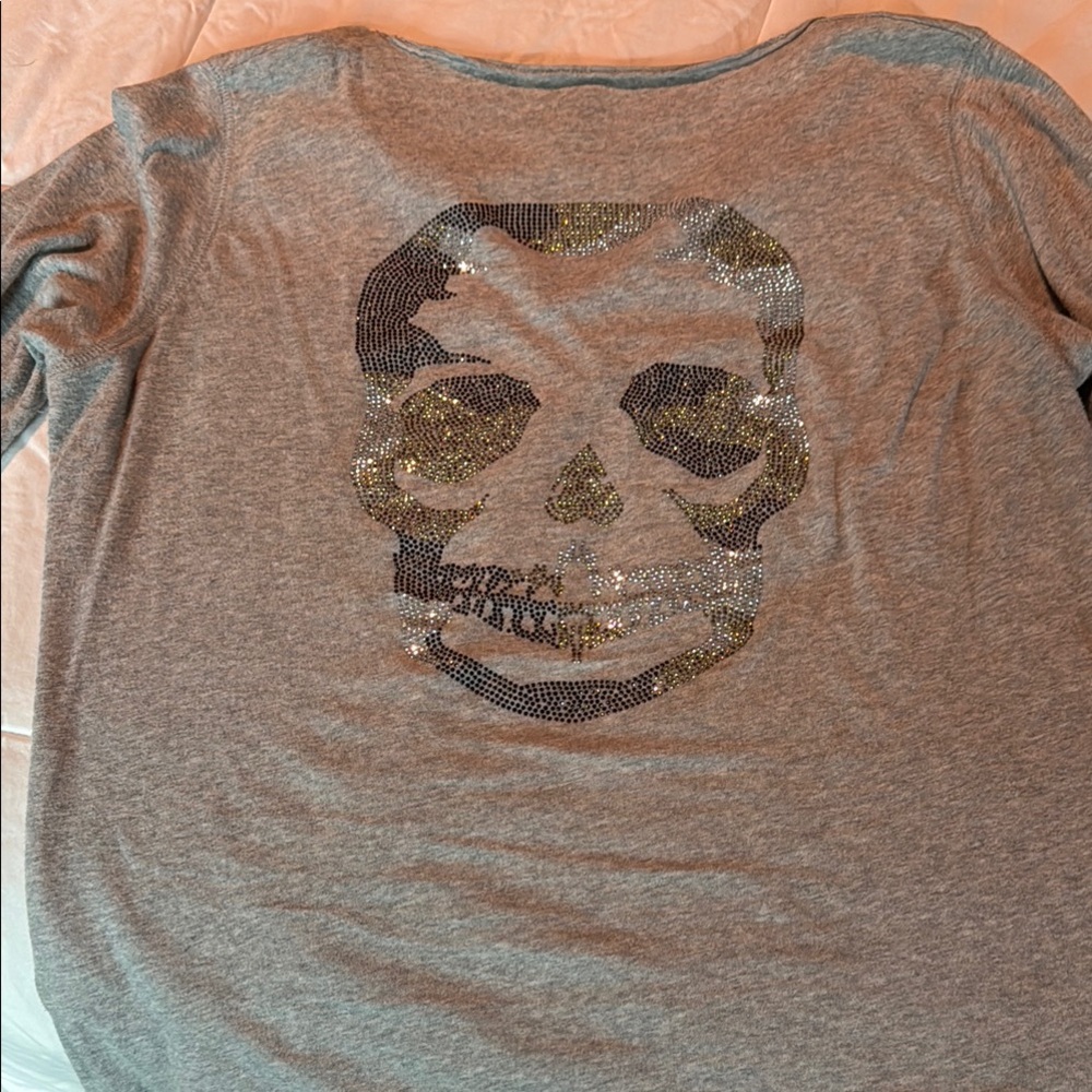 Gray Skull Graphic Sweatshirt